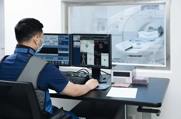 Phòng điều khiển chụp PET/CT