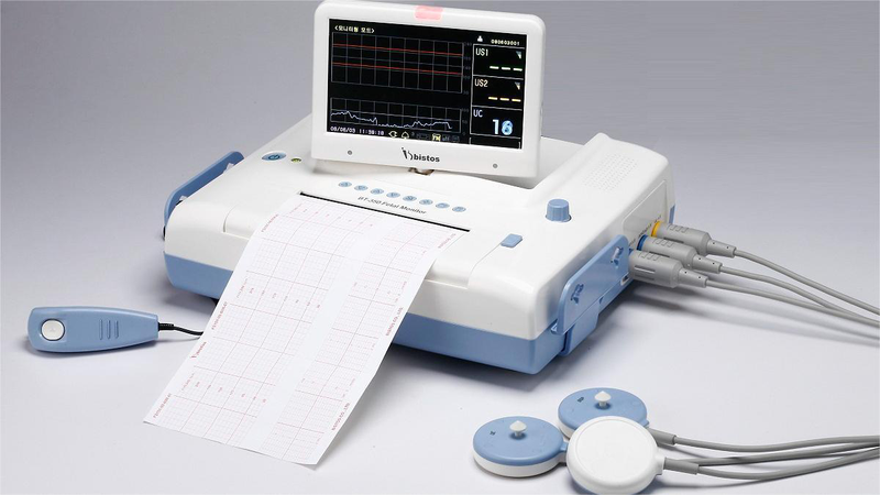 Máy monitor hiện đại theo dõi tim thai liên tục