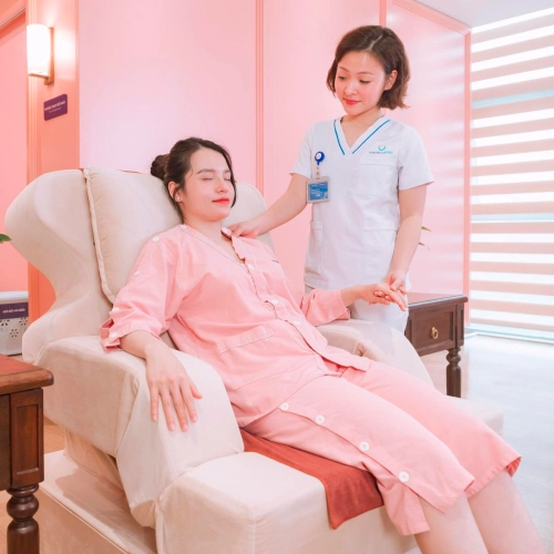 Theo dõi và chăm sóc sức khỏe sau sinh 24/24