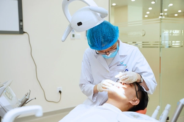 Thiết bị khám răng miệng