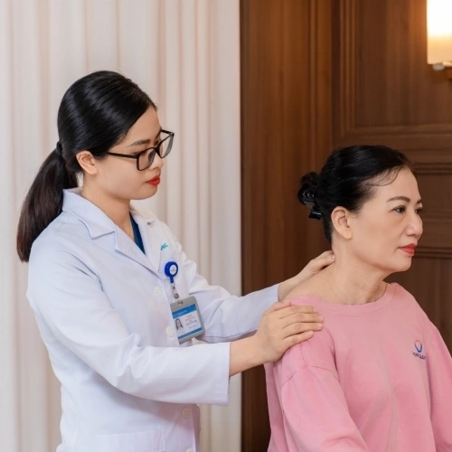 Xoa bóp - bấm huyệt bằng tay