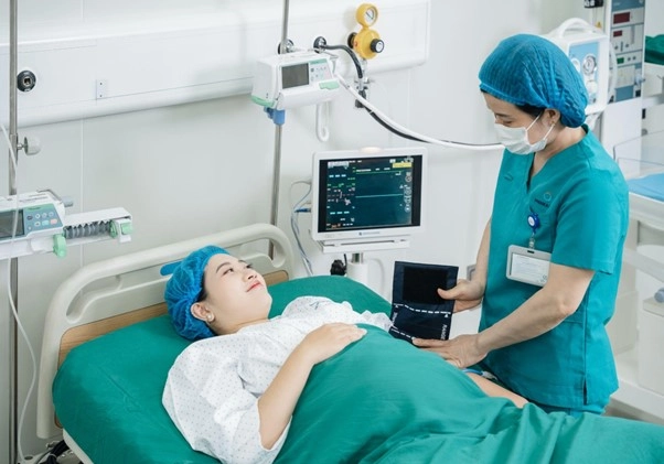 Máy Monitor hiện đại theo dõi chuyển dạ
