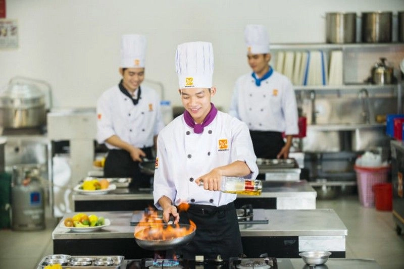 Tuyển Dụng Nhân viên Bếp chính Á Âu Tháng 03/2025