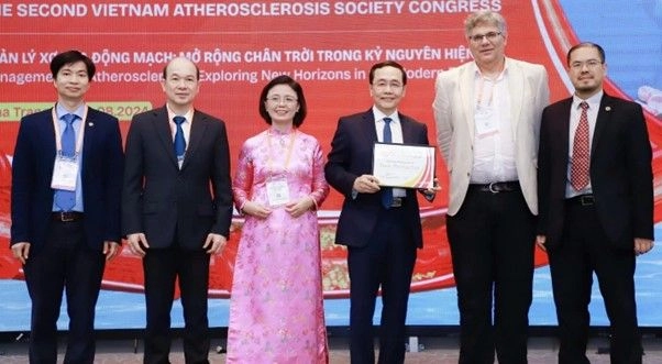 PGS. TS. BS Trương Thanh Hương chia sẻ kinh nghiệm tại hội nghị xơ vữa động mạch Việt Nam lần II