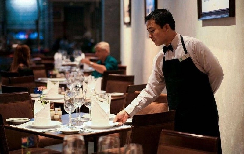 Tuyển Dụng Nhân viên phục vụ nhà hàng Tháng 03/2025