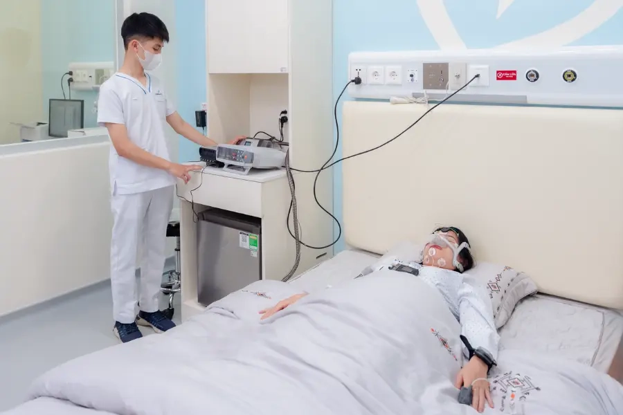 SpO₂ giảm còn 67% trong đêm, người phụ nữ 54 tuổi phát hiện ngưng thở khi ngủ mức độ nặng tại PhenikaaMec