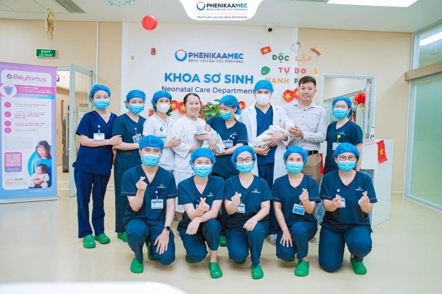 Kỳ tích cặp song sinh chỉ nặng 800g - 1000g và hành trình 3 tháng giành lại sự sống tại PhenikaaMec