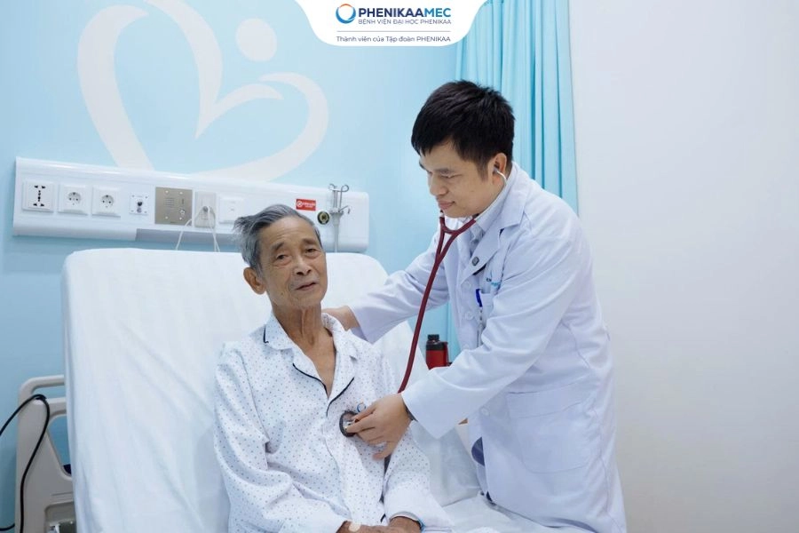 PhenikaaMec đặt stent kịp thời cứu sống người bệnh 90 tuổi hẹp động mạch vành tới 90%
