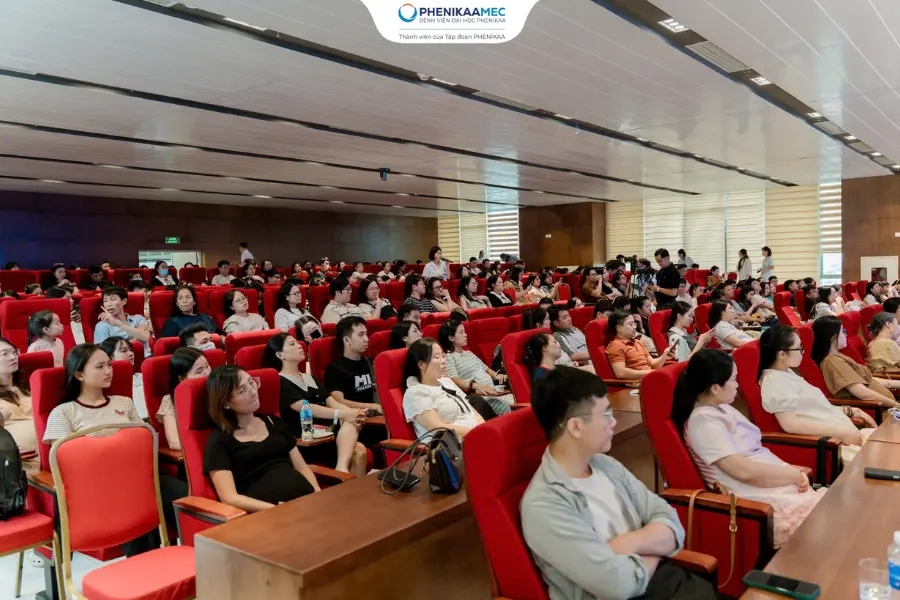 Lớp học tiền sản tháng 9: Đông đảo bố mẹ cùng chuẩn bị kiến thức đón con yêu