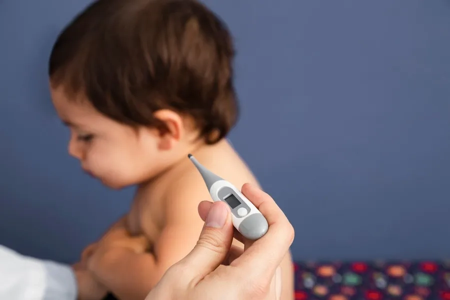 TIÊM VIÊM NÃO MÔ CẦU BC CÓ THỂ GÂY SỐT NHẸ Ở MỘT SỐ TRẺ