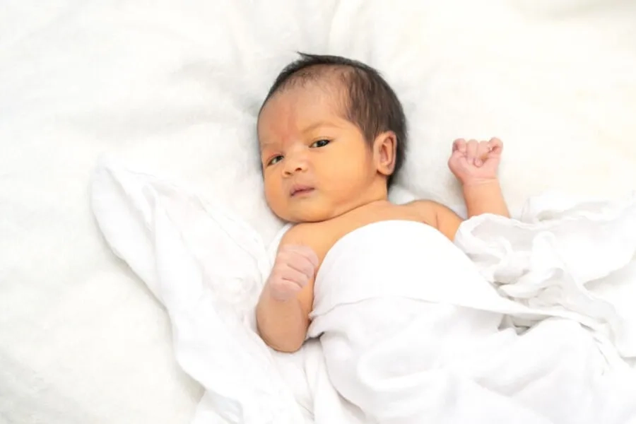 Vàng da ở trẻ sơ sinh có nguy hiểm không? Khi nào cần can thiệp y tế?