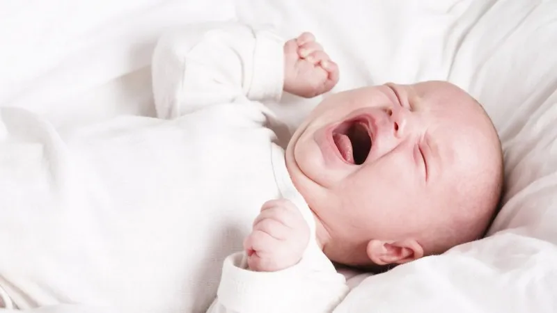 Trẻ 2 tháng tuổi khó ngủ phải làm sao?