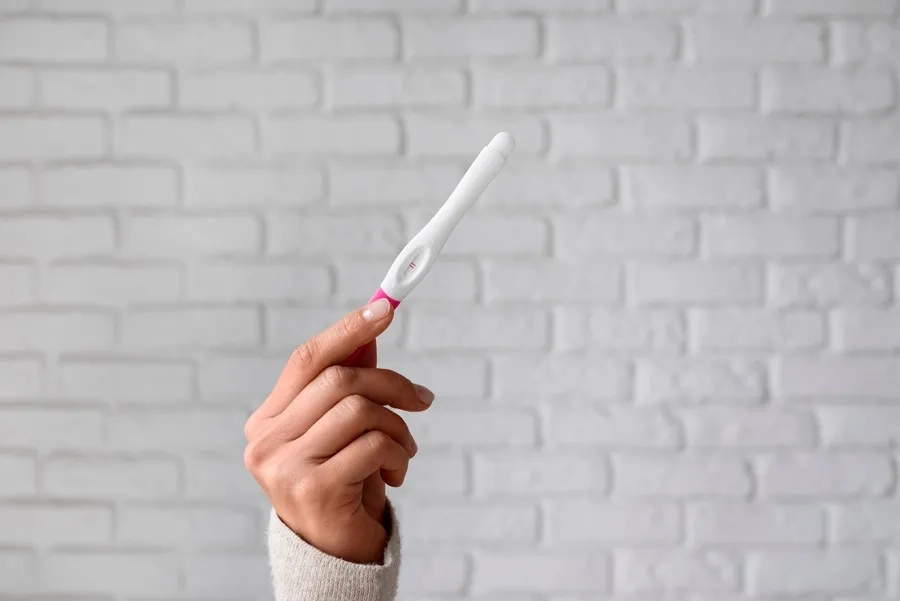 Que thử thai hCG: Hướng dẫn sử dụng đúng và đọc kết quả chính xác