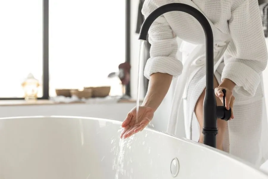 Bệnh sởi có được tắm không? Hướng dẫn chăm sóc và vệ sinh đúng cách khi mắc bệnh