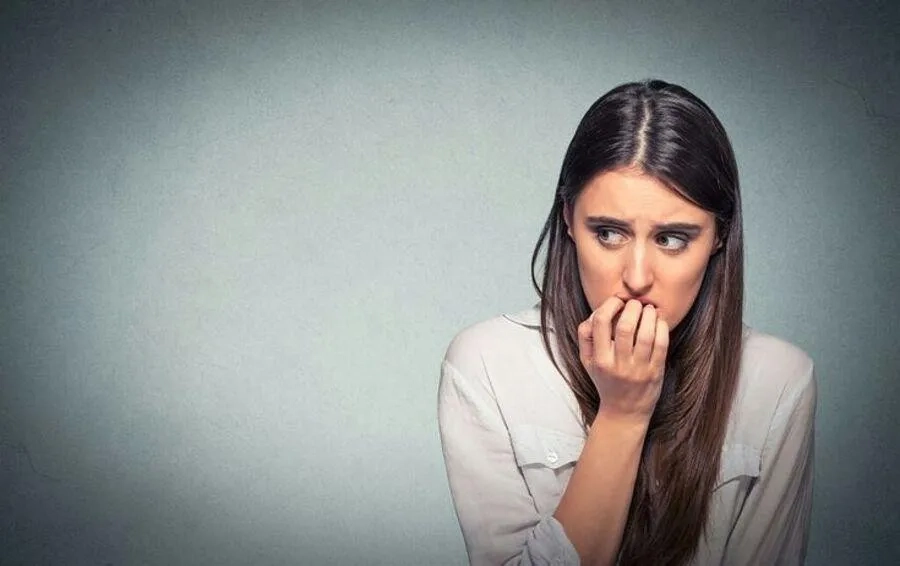 Triệu chứng rối loạn lo âu: Nhận biết qua 3 nhóm biểu hiện và cách phân biệt với stress