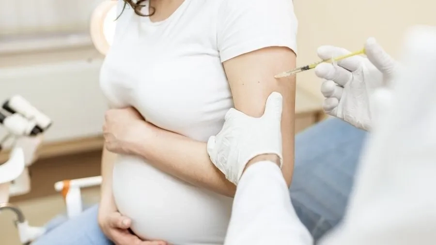 Tiêm vaccine phòng RSV được khuyến cáo cho tất cả mẹ bầu