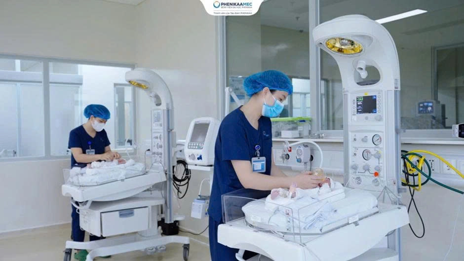 Sản phụ mang song thai rau tiền đạo sinh con an toàn tại PhenikaaMec sau 10 năm hiếm muộn