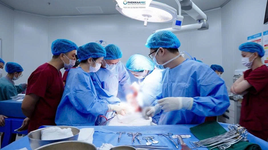 Sản phụ mang song thai rau tiền đạo sinh con an toàn tại PhenikaaMec sau 10 năm hiếm muộn