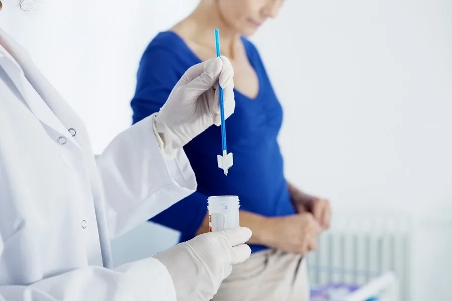 Xét nghiệm tế bào học giúp phát hiện bất thường ở cổ tử cung trước khi quá muộn