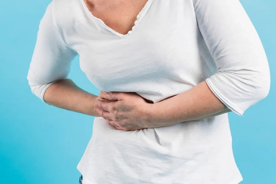 Người bệnh có thể cảm thấy khó chịu, đau vùng chậu kéo dài ở giai đoạn đầu