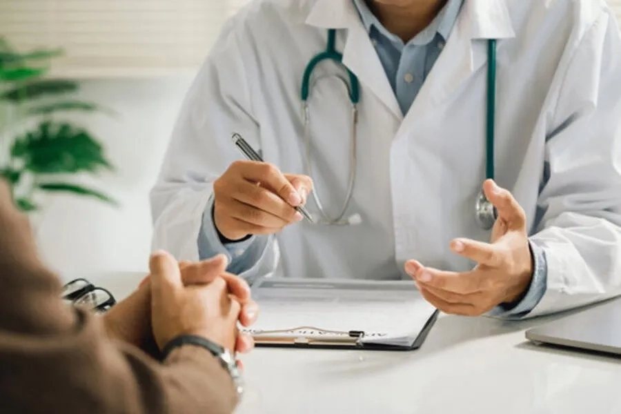 Hồ sơ cũ giúp bác sĩ đối chiếu kết quả và cân nhắc các kiểm tra cần thiết