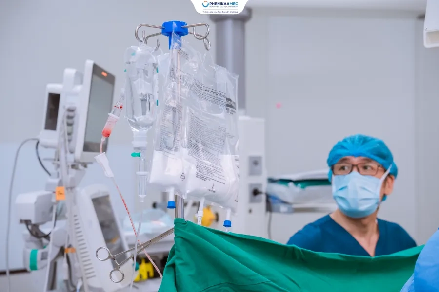 PhenikaaMec phẫu thuật cấp cứu thành công cho cụ bà 101 tuổi xuất huyết tiêu hóa nặng, nhiều bệnh lý nền