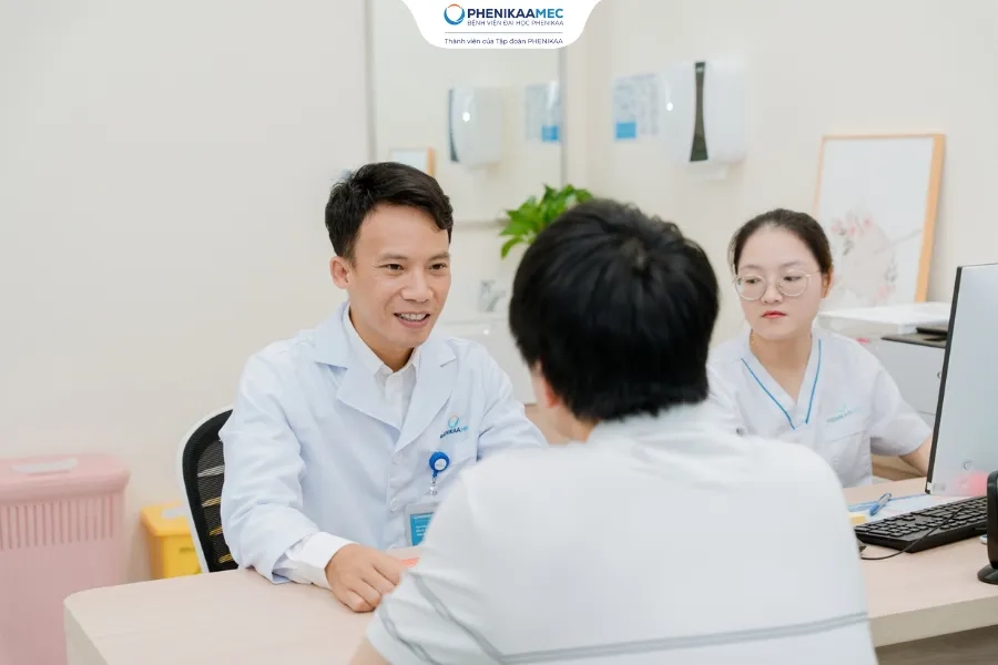 Ca bệnh áp xe bìu ở nam sinh tuổi vị thành niên: Từ điểm ngứa nhỏ đến ổ nhiễm trùng cần can thiệp kịp thời tại PhenikaaMec
