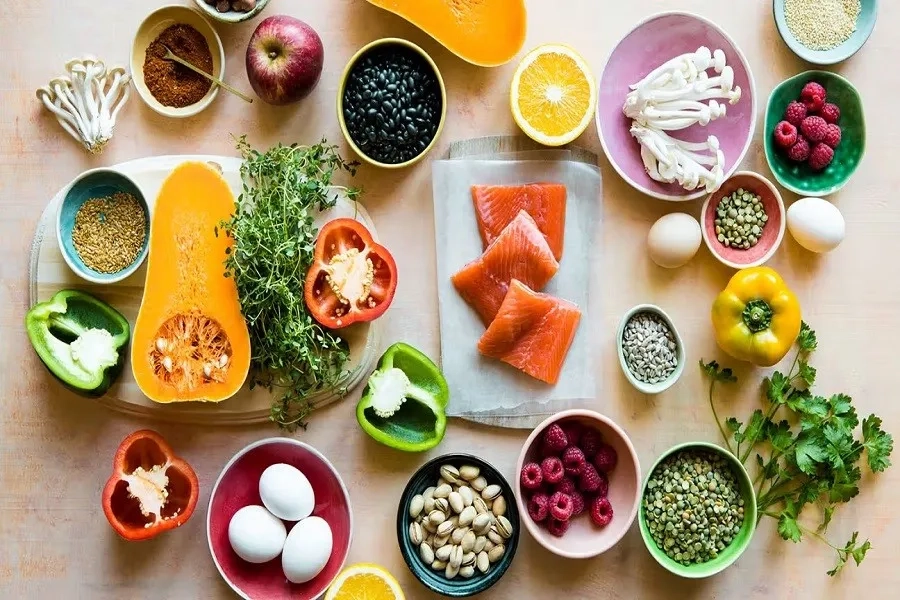 Duy trì chế độ ăn uống lành mạnh giàu rau củ, trái cây giúp giảm nguy cơ ung thư vú di truyền