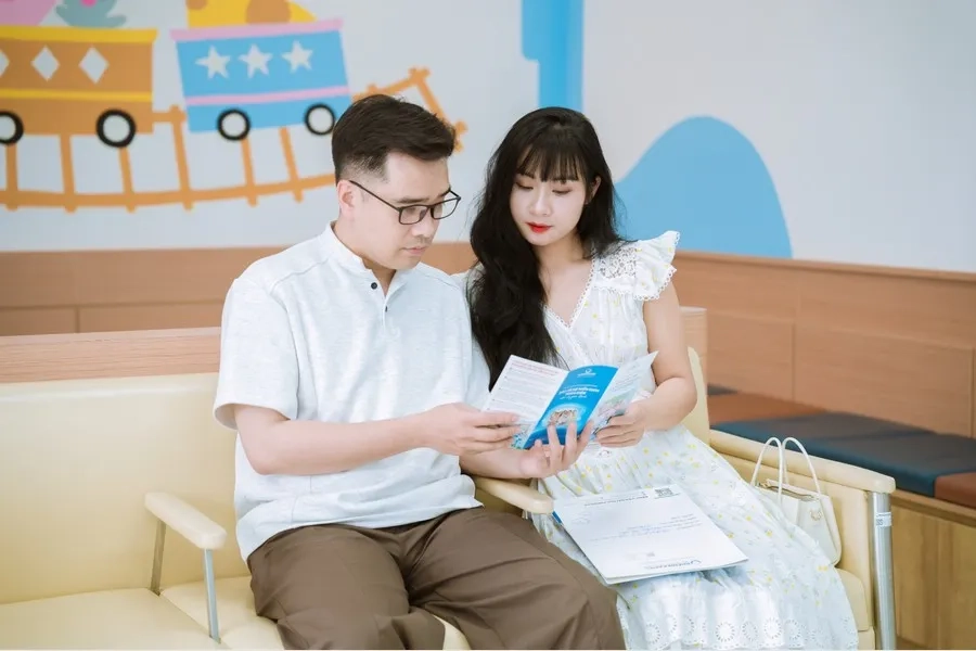 Sau khi tiêm vắc xin nên theo dõi tại cơ sở tiêm ít nhất 30 phút