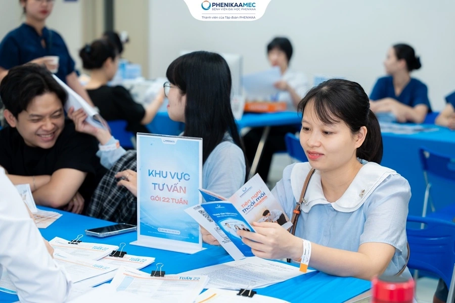 3 chuyên gia đồng hành cùng hàng trăm bố mẹ tại lớp học tiền sản tháng 10 PhenikaaMec 