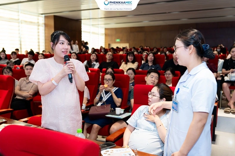 3 chuyên gia đồng hành cùng hàng trăm bố mẹ tại lớp học tiền sản tháng 10 PhenikaaMec 