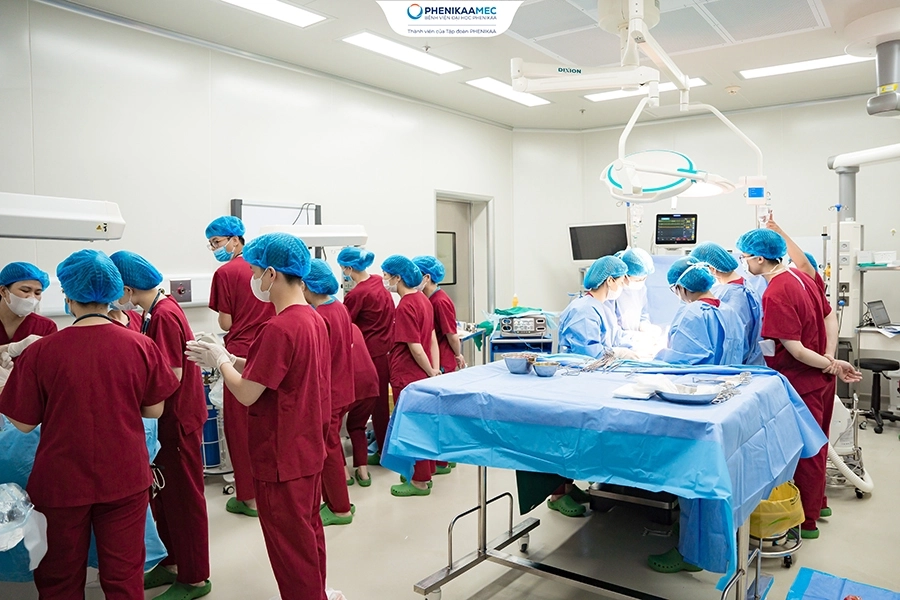 PhenikaaMec điều trị thành công ca tam thai sinh trì hoãn hơn 36 giờ, cả ba trẻ cùng xuất viện
