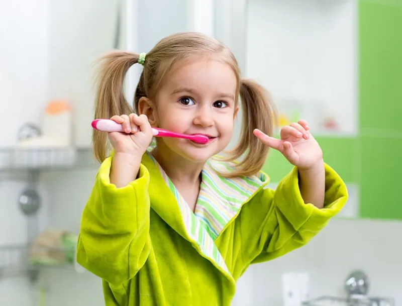 Tập cho trẻ thói quen vệ sinh cá nhân sạch sẽ để phòng ngừa nổi hạch sau gáy
