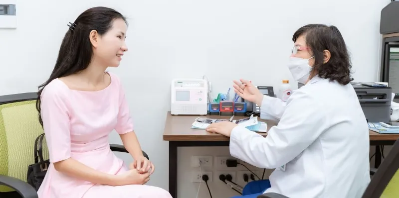Thăm khám lâm sàng là bước đầu tiên và quan trọng trong việc chẩn đoán bế sản dịch