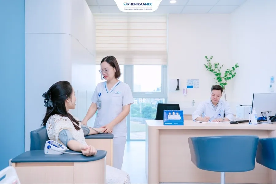 Đo huyết áp là bước quan trọng để phát hiện tăng huyết áp sau sinh