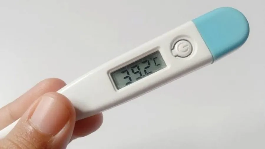 Sốt cao sau tiêm cần được bác sĩ thăm khám và tư vấn