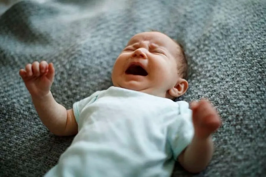 Cha mẹ nên đưa trẻ đi khám sớm khi khó thở, bú kém hoặc có dấu hiệu bất thường