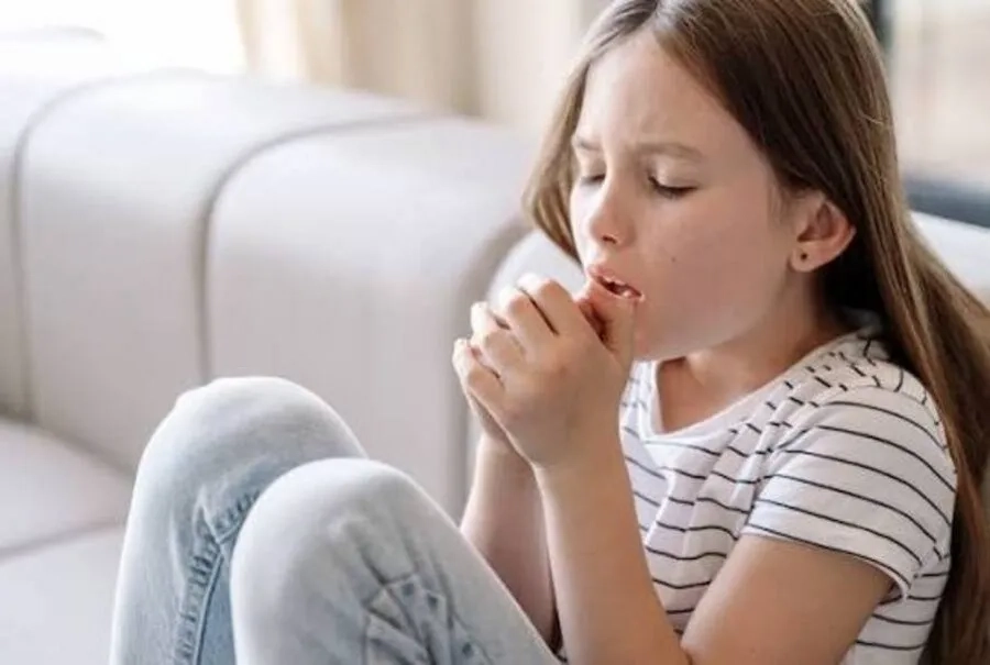 Bệnh thường gặp ở trẻ và chủ yếu liên quan đến nhiễm virus đường hô hấp