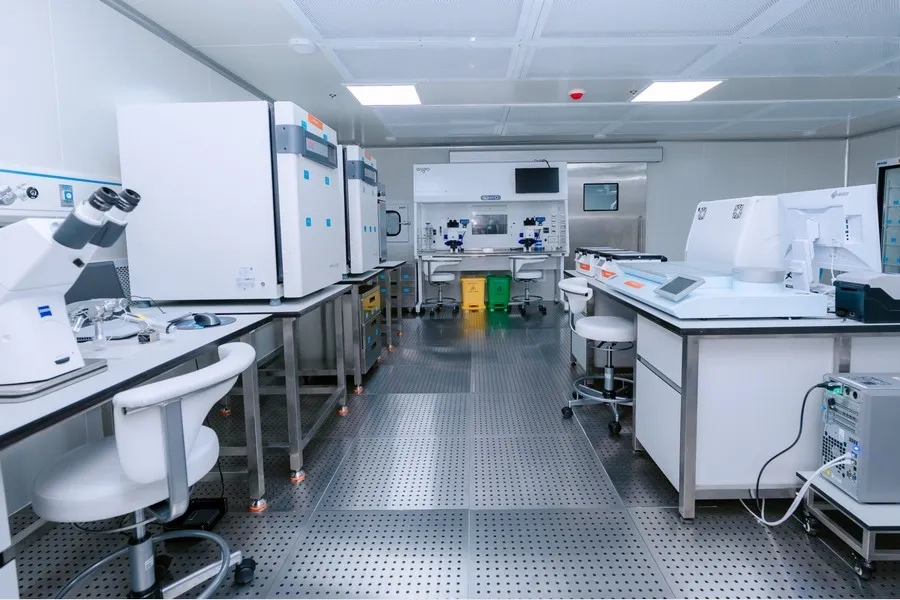 Phòng lab đạt tiêu chuẩn ISO 5 tại Trung tâm Hỗ trợ sinh sản Bệnh viện Đại học Phenikaa