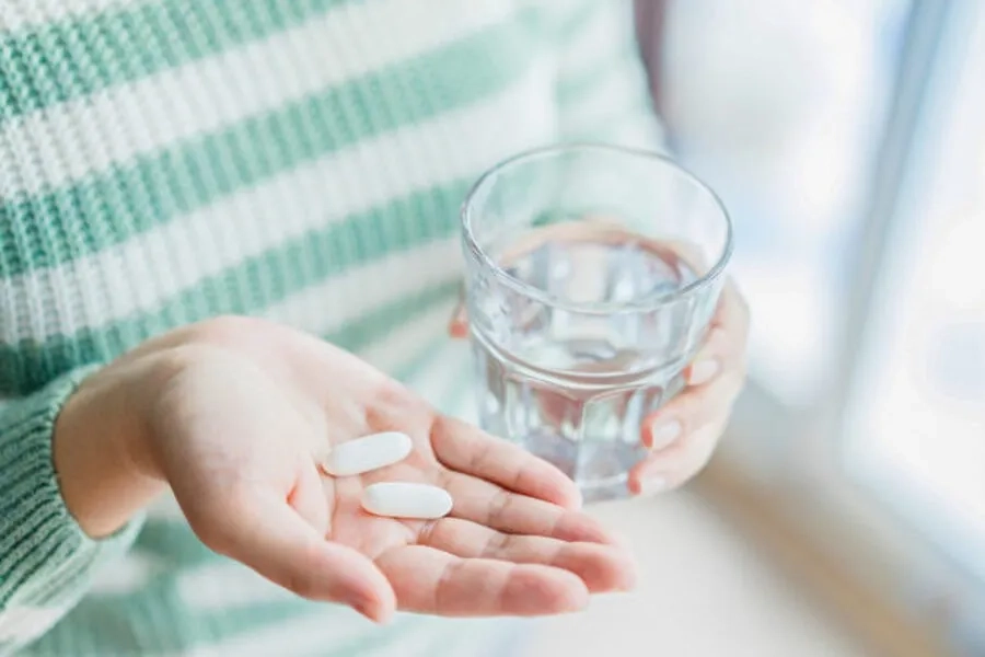 Khi sử dụng bất kì loại thuốc nào, mẹ bầu cũng cần tham khảo ý kiến của bác sĩ chuyên khoa để tránh tác dụng phụ