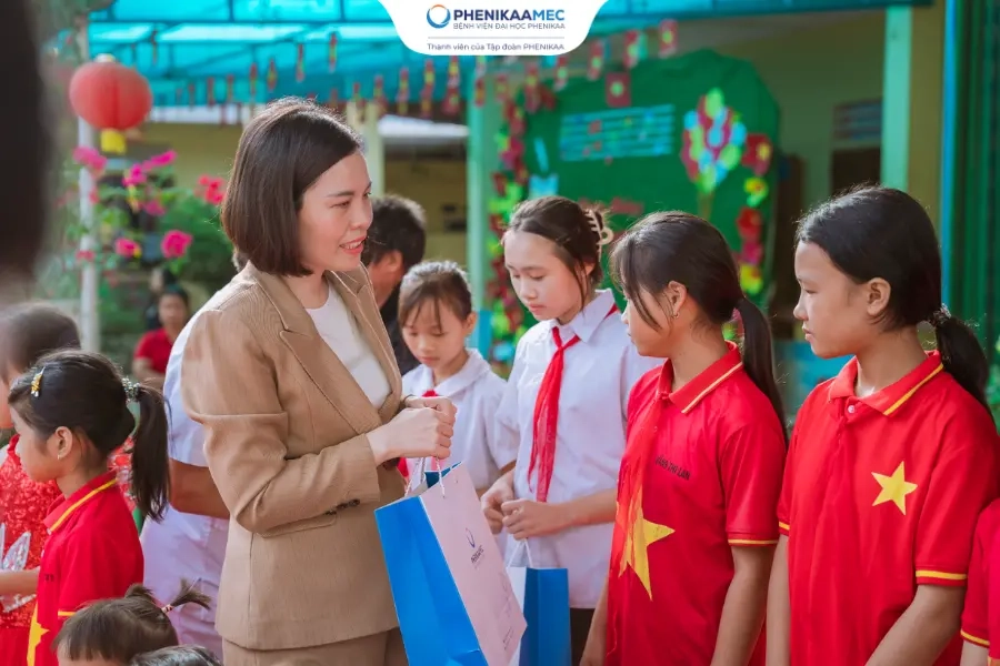 PhenikaaMec khám miễn phí cho 759 trẻ em vùng cao, phát hiện 23 trẻ cần theo dõi tim mạch chuyên sâu