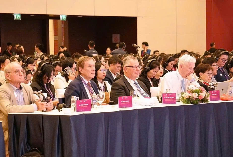 Trung tâm Y học Bào thai PhenikaaMec trình bày báo cáo khoa học tại Hội nghị Sản Phụ Khoa Việt - Pháp 2025