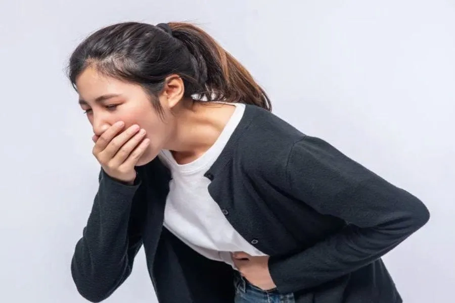 Buồn nôn, chán ăn là dấu hiệu nhận biết bệnh sốt xuất huyết