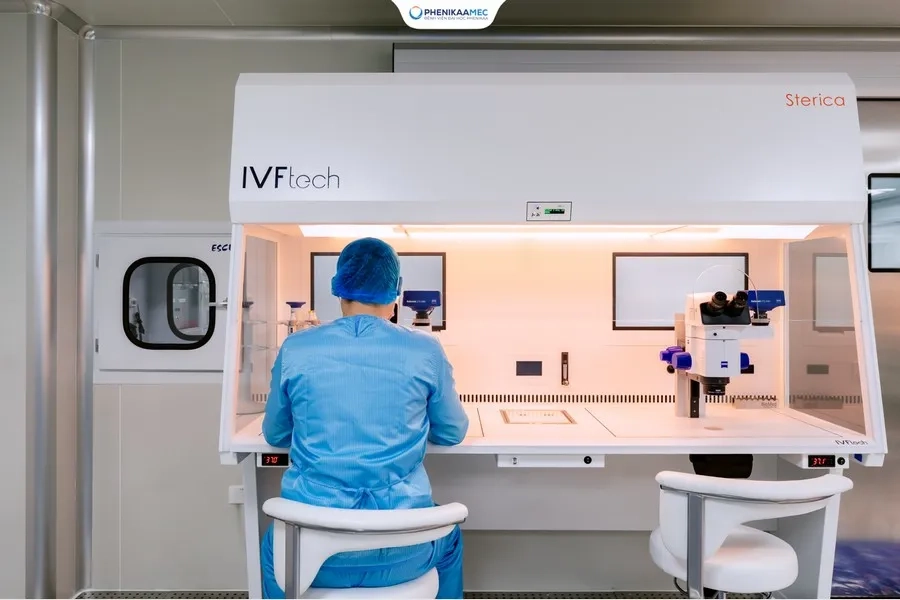 Sinh thiết phôi tại Trung tâm Hỗ trợ sinh sản Bệnh viện Đại học Phenikaa được tiến hành trong phòng Lab đạt chuẩn ISO 5