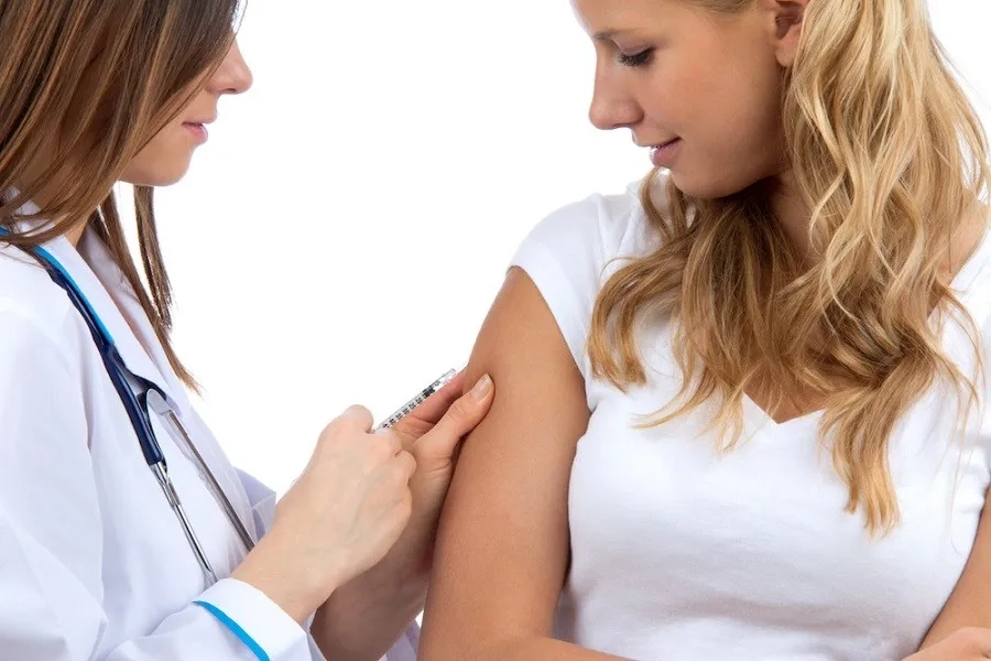 Tiêm vắc xin HPV là biện pháp phòng ngừa chủ động và hiệu quả nhất chống ung thư cổ tử cung