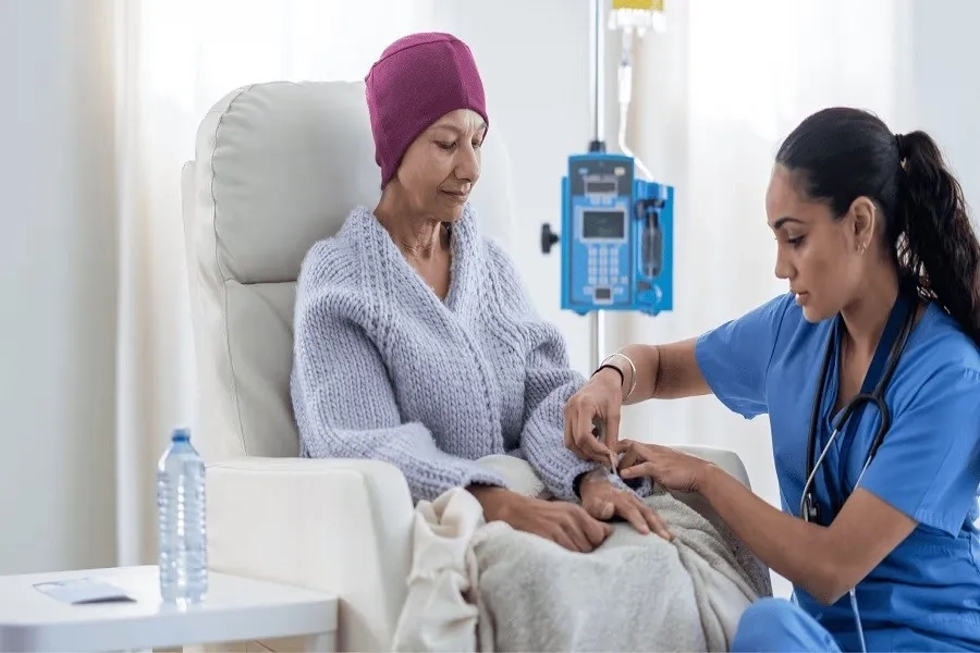 Điều trị ung thư cổ tử cung di căn cần cá nhân hóa theo mức độ lan rộng và sức khỏe của bạn