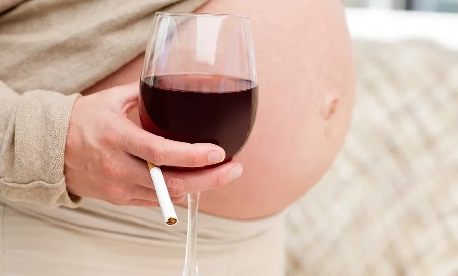 Chế độ dinh dưỡng, sinh hoạt không lành mạnh dễ ảnh hưởng đến nước ối