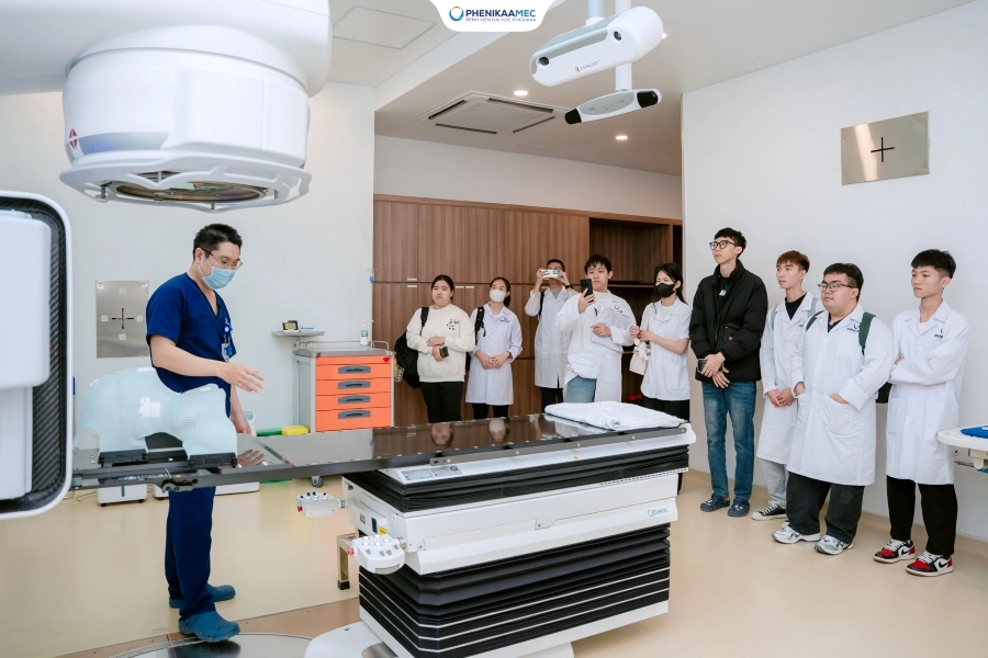 Sinh viên ngành Kỹ thuật hình ảnh y học Trường Y - Dược Phenikaa, Đại học Phenikaa trải nghiệm thực tế tại Bệnh viện Đại học PhenikaaMec