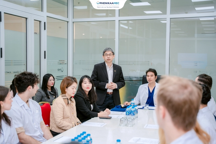 Bệnh viện Đại học Phenikaa đón đoàn sinh viên Đại học Uppsala (Thụy Điển) đến tham quan và trao đổi học tập