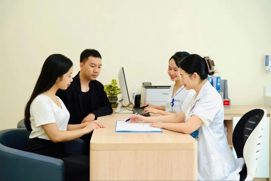 Tư vấn di truyền là cần thiết để xác định nguy cơ mang gen bệnh ở các cặp vợ chồng trước hoặc trong khi mang thai